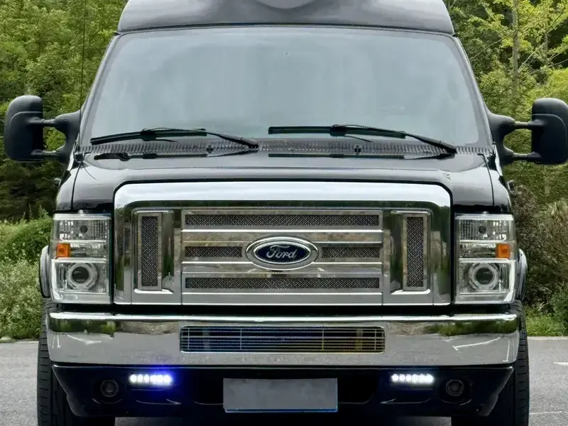2011 Ford E350 с пробегом 30 000 км
