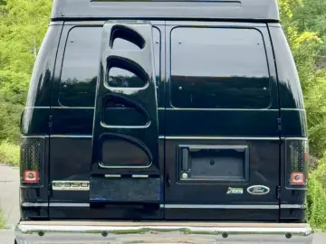 2011 Ford E350 с пробегом 30 000 км