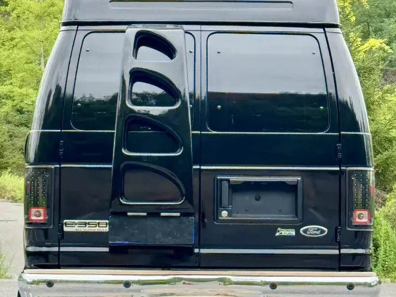 2011 Ford E350 с пробегом 30 000 км