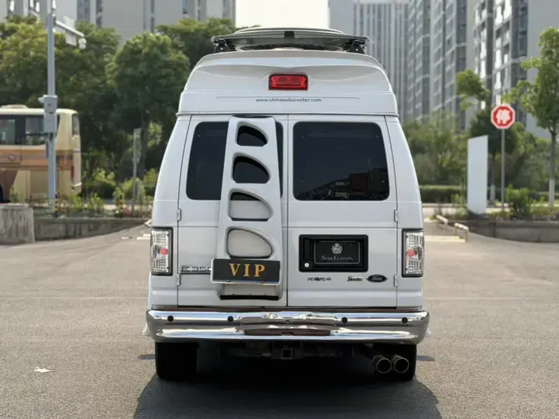 2011 Ford E350 с пробегом 50 000 км