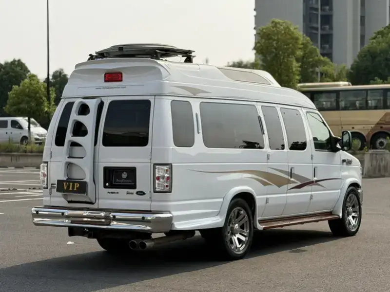 2011 Ford E350 с пробегом 50 000 км