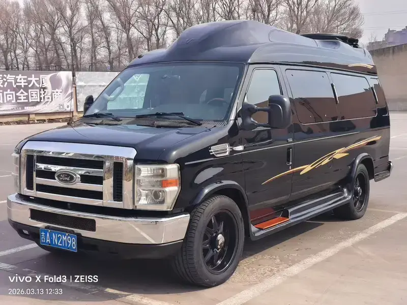 2010 Ford E350 с пробегом 175 000 км
