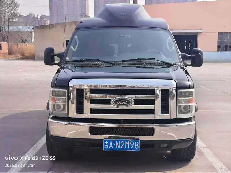 2010 Ford E350 с пробегом 175 000 км