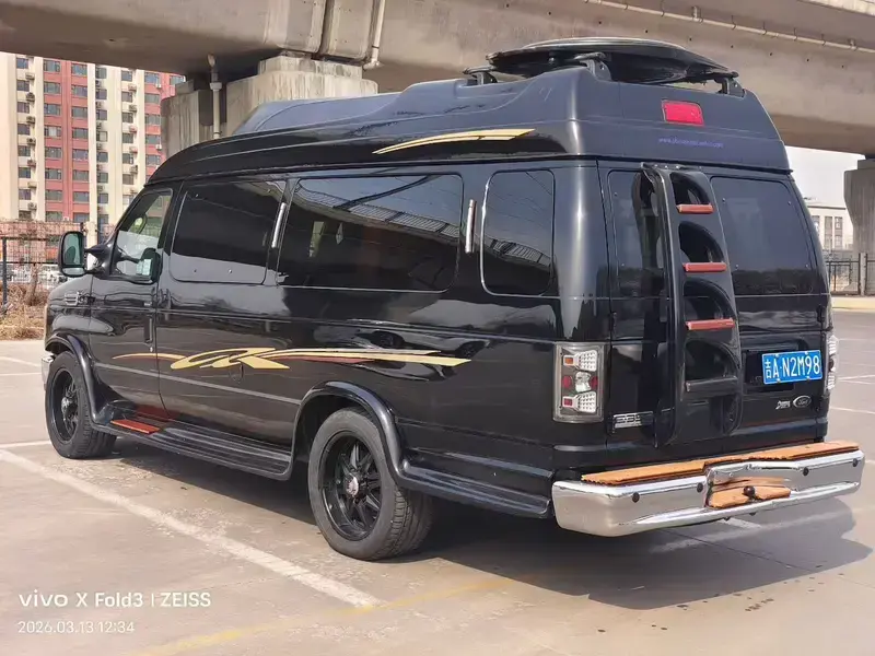 2010 Ford E350 с пробегом 175 000 км