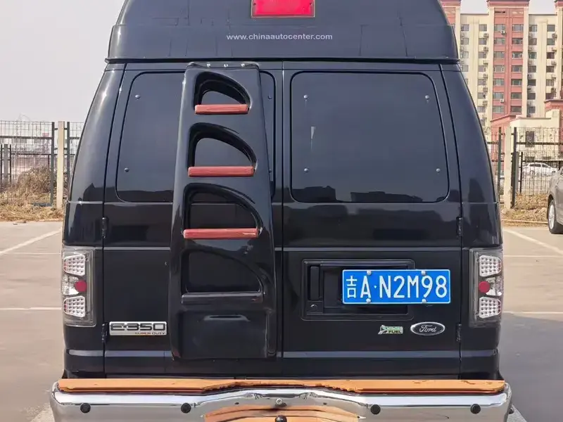 2010 Ford E350 с пробегом 175 000 км