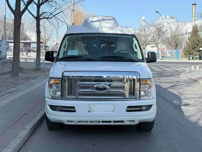 2011 Ford E350 с пробегом 13 000 км