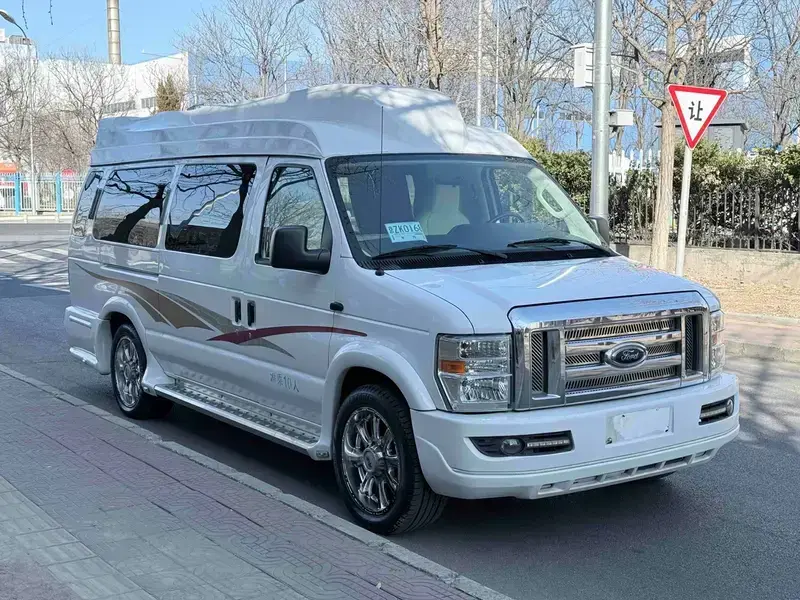 2011 Ford E350 с пробегом 13 000 км