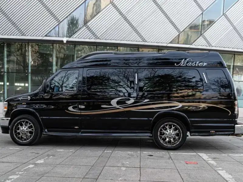 2011 Ford E350 с пробегом 30 000 км