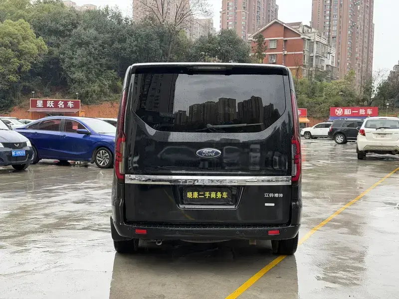 2023 Ford Tourneo с пробегом 60 000 км