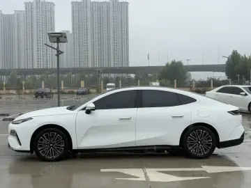2025 Geely Galaxy Xingyao 8 с пробегом 10 000 км