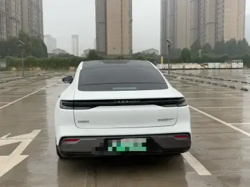 2025 Geely Galaxy Xingyao 8 с пробегом 10 000 км