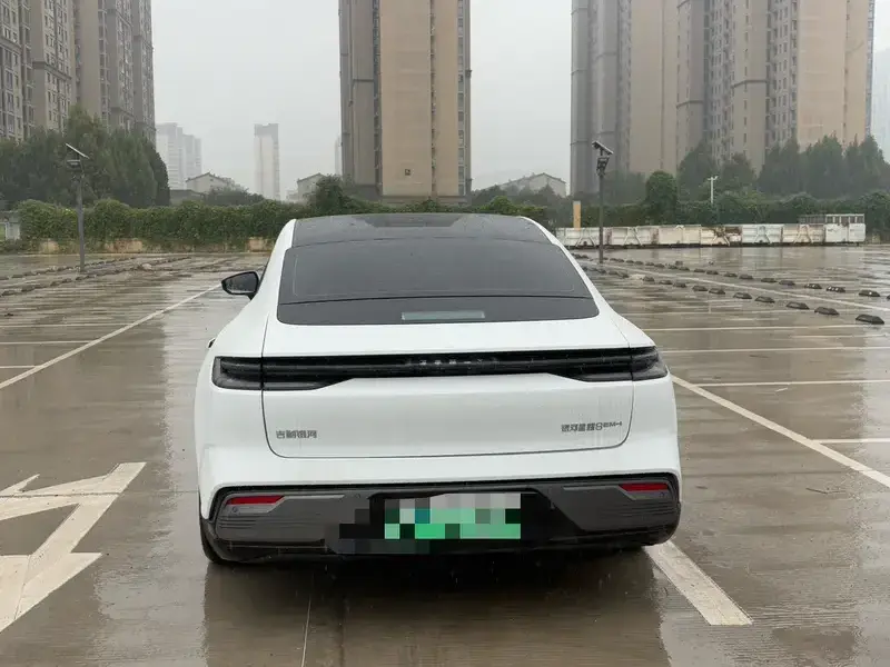 2025 Geely Galaxy Xingyao 8 с пробегом 10 000 км