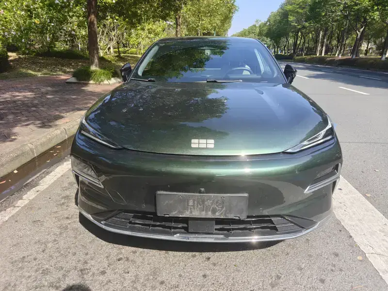 2025 Geely Galaxy Xingyao 8 с пробегом 21 000 км