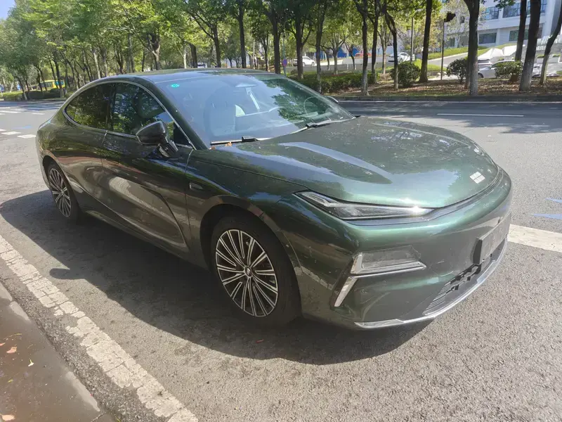 2025 Geely Galaxy Xingyao 8 с пробегом 21 000 км