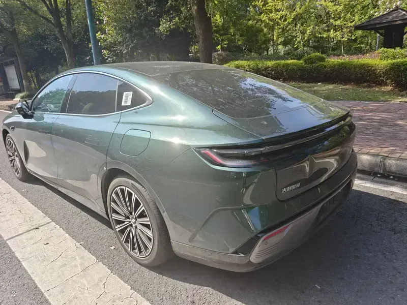 2025 Geely Galaxy Xingyao 8 с пробегом 21 000 км