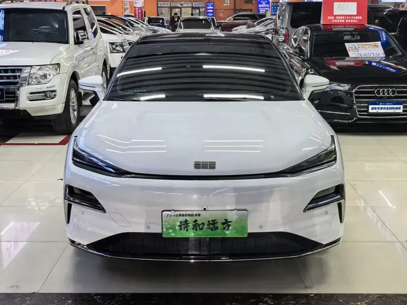 2025 Geely Galaxy Xingyao 8 с пробегом 18 000 км