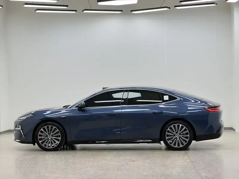 2025 Geely Galaxy Xingyao 8 с пробегом 23 000 км