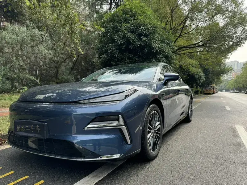 2025 Geely Galaxy Xingyao 8 с пробегом 7 200 км
