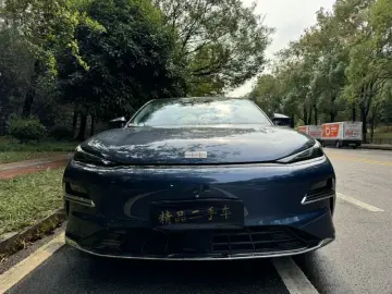 2025 Geely Galaxy Xingyao 8 с пробегом 7 200 км