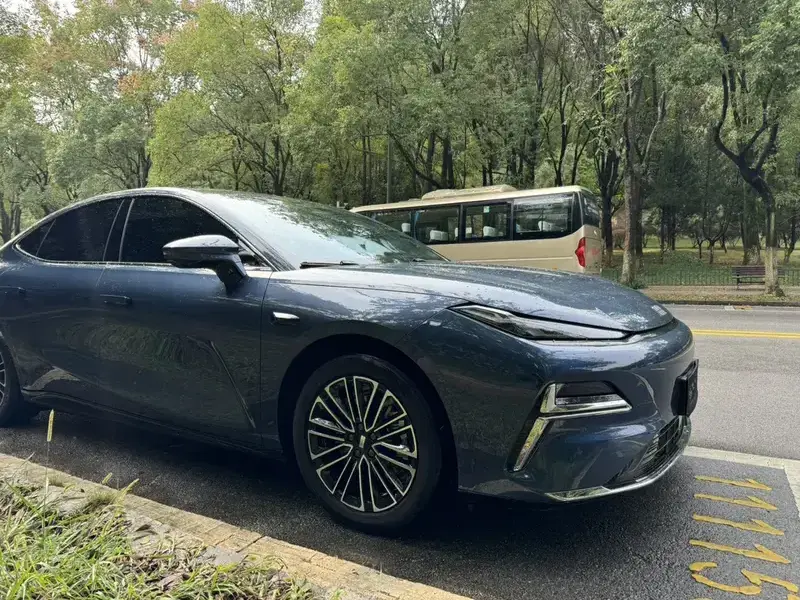 2025 Geely Galaxy Xingyao 8 с пробегом 7 200 км