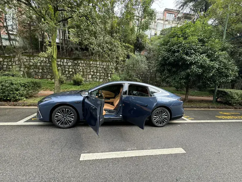 2025 Geely Galaxy Xingyao 8 с пробегом 7 200 км