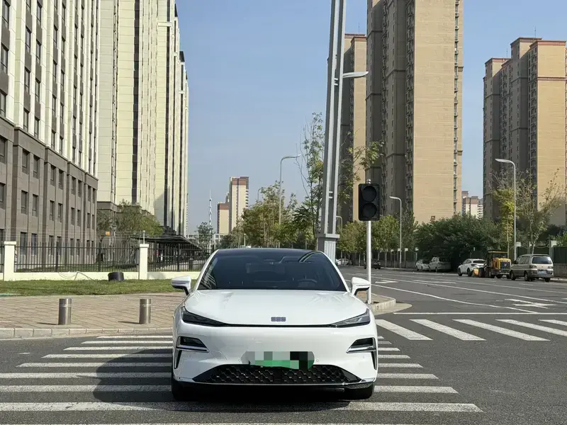 2025 Geely Galaxy Xingyao 8 с пробегом 12 000 км
