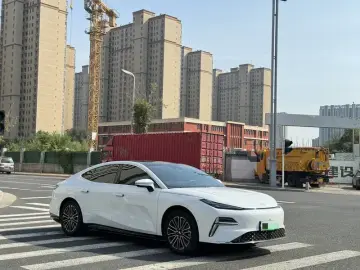 2025 Geely Galaxy Xingyao 8 с пробегом 12 000 км