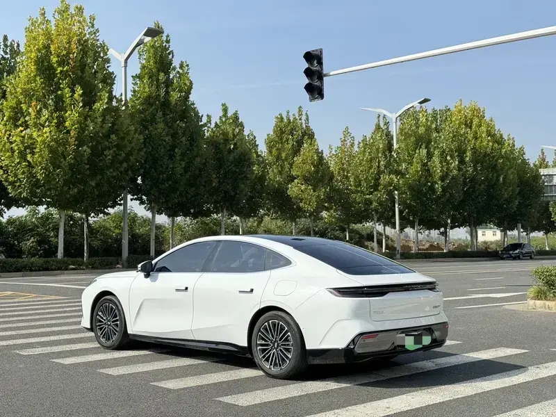 2025 Geely Galaxy Xingyao 8 с пробегом 12 000 км