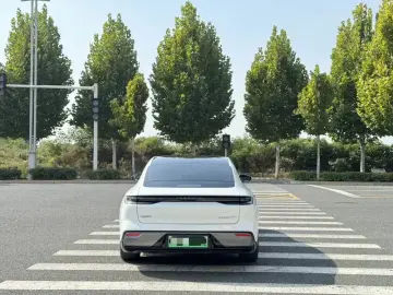 2025 Geely Galaxy Xingyao 8 с пробегом 12 000 км
