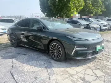 2025 Geely Galaxy Xingyao 8 с пробегом 12 000 км