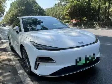 2025 Geely Galaxy Xingyao 8 с пробегом 20 000 км