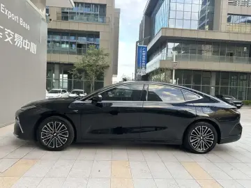 2025 Geely Galaxy Xingyao 8 с пробегом 10 000 км