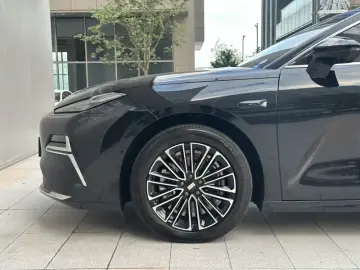 2025 Geely Galaxy Xingyao 8 с пробегом 10 000 км