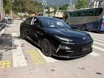 2025 Geely Galaxy Xingyao 8 с пробегом 20 000 км