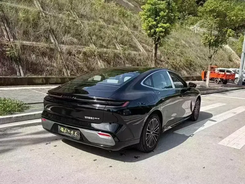 2025 Geely Galaxy Xingyao 8 с пробегом 20 000 км