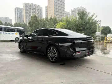 2025 Geely Galaxy Xingyao 8 с пробегом 8 000 км