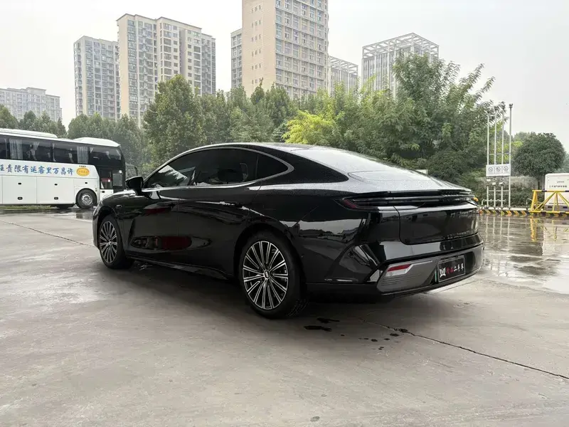 2025 Geely Galaxy Xingyao 8 с пробегом 8 000 км