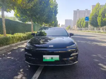 2025 Geely Galaxy Xingyao 8 с пробегом 12 000 км