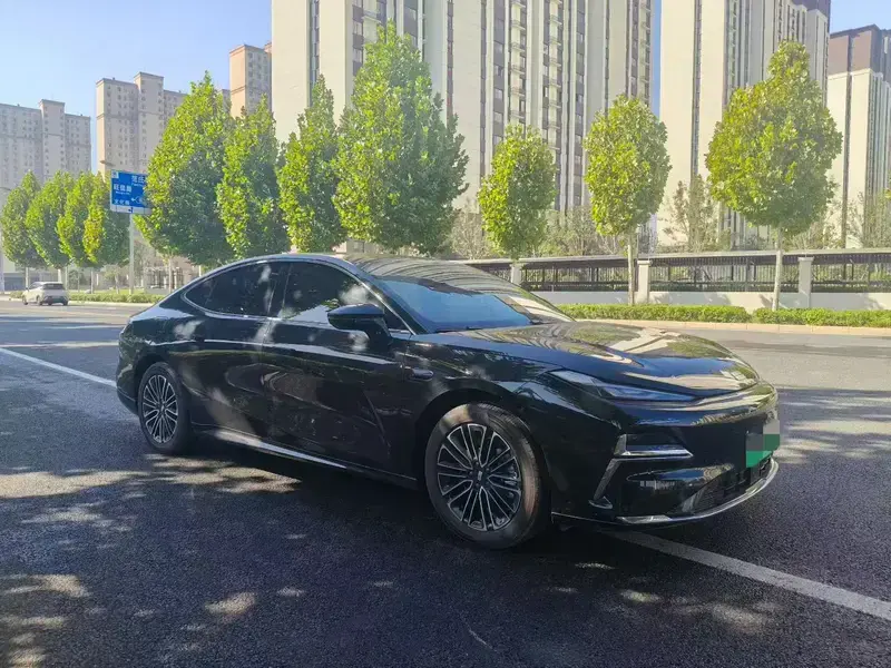 2025 Geely Galaxy Xingyao 8 с пробегом 12 000 км