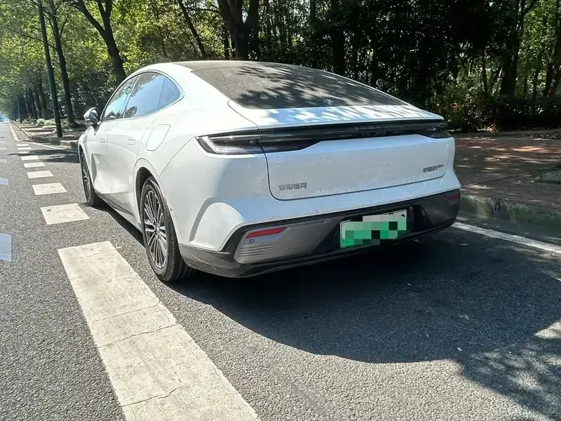 2025 Geely Galaxy Xingyao 8 с пробегом 20 000 км