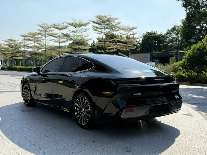 2025 Geely Galaxy Xingyao 8 с пробегом 20 000 км