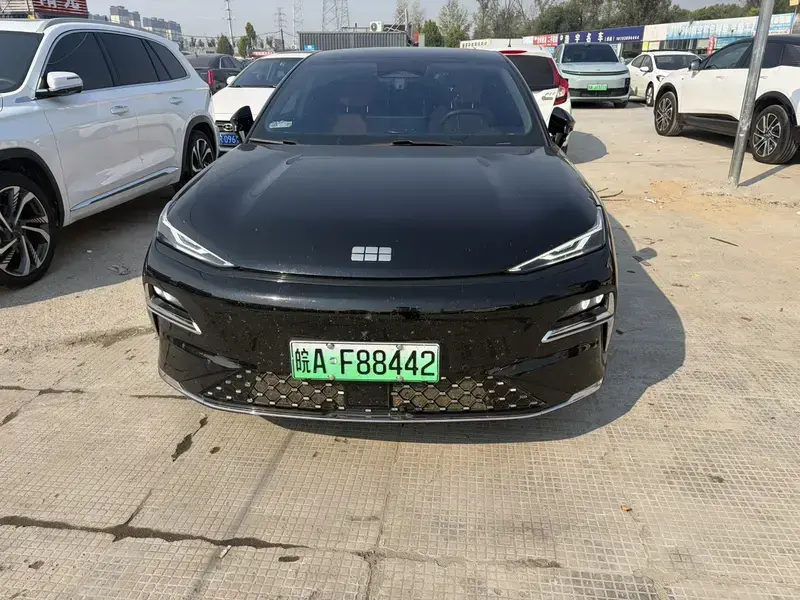 2025 Geely Galaxy Xingyao 8 с пробегом 30 000 км