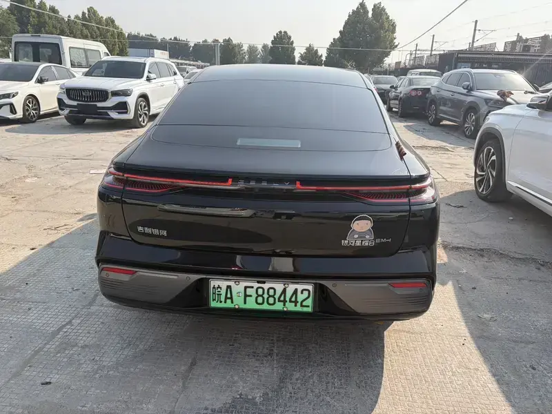 2025 Geely Galaxy Xingyao 8 с пробегом 30 000 км