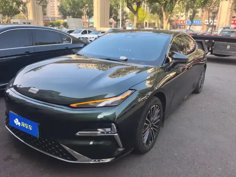 2025 Geely Galaxy Xingyao 8 с пробегом 19 000 км