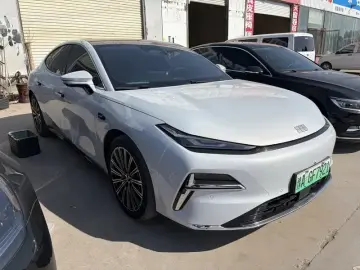 2025 Geely Galaxy Xingyao 8 с пробегом 20 000 км