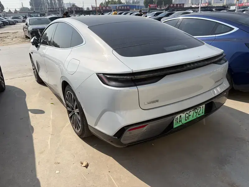 2025 Geely Galaxy Xingyao 8 с пробегом 20 000 км