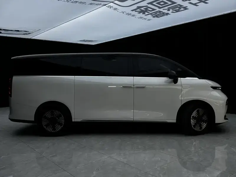 2025 Geely Yizhen L380 с пробегом 58 000 км