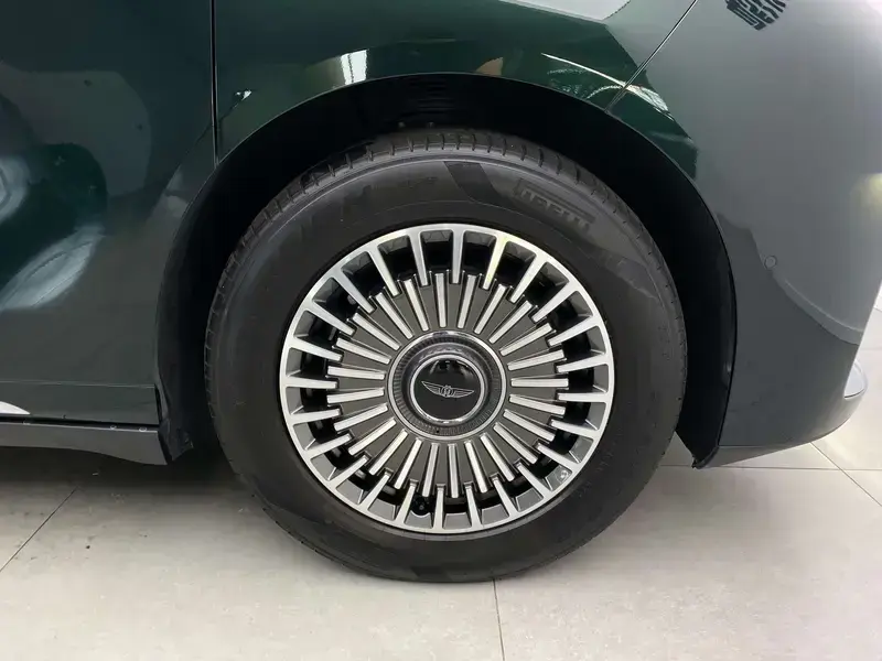 2025 Geely Yizhen L380 с пробегом 11 000 км