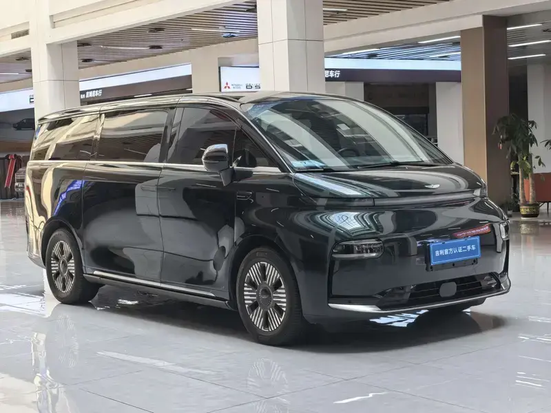 2024 Geely Yizhen L380 с пробегом 17 500 км