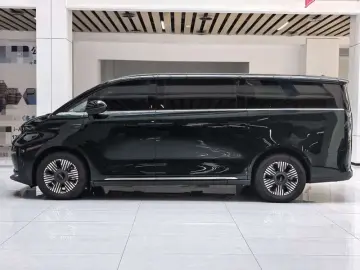 2024 Geely Yizhen L380 с пробегом 17 500 км